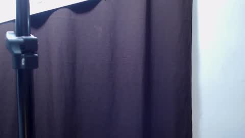 Snapshot of moon_and_fire_ chatting on November 17, 2:39 am moon_and_fire_ online show from November 17, 2:39 am