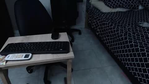 Snapshot of moon_and_fire_ chatting on December 3, 2:08 am moon_and_fire_ online show from December 3, 2:08 am