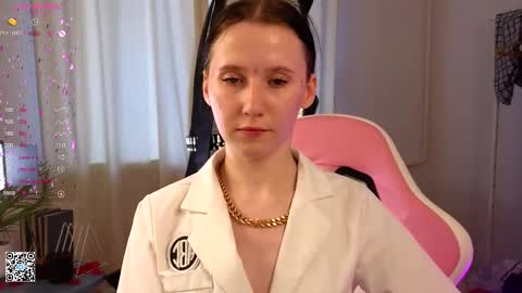 Snapshot of moon_avengers chatting on February 23, 1:21 pm Lola online show from February 23, 1:21 pm