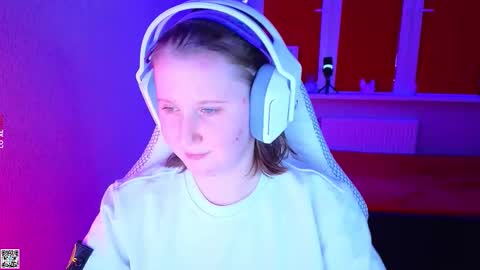 Snapshot of moon_avengers chatting on November 6, 4:52 pm Lola online show from November 6, 4:52 pm