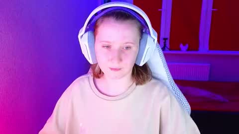 Snapshot of moon_avengers chatting on November 14, 3:22 pm Lola online show from November 14, 3:22 pm