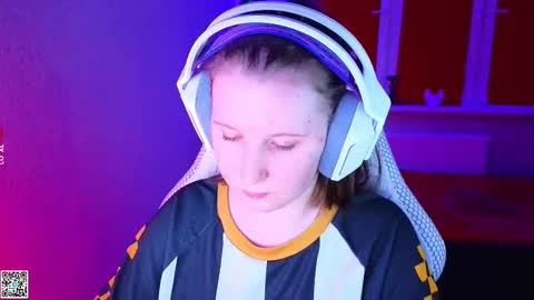 Snapshot of moon_avengers chatting on November 21, 2:16 pm Lola online show from November 21, 2:16 pm