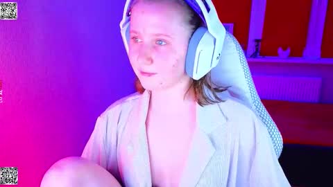 Snapshot of moon_avengers chatting on November 29, 3:26 pm Lola online show from November 29, 3:26 pm