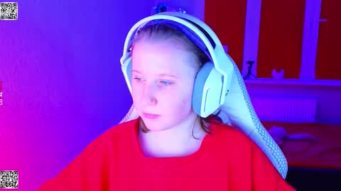 Snapshot of moon_avengers chatting on December 2, 5:41 pm Lola online show from December 2, 5:41 pm