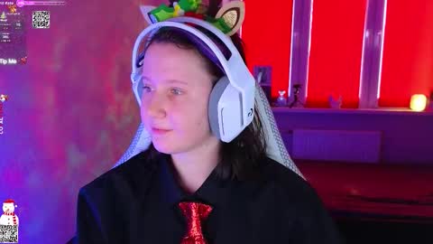 Snapshot of moon_avengers chatting on December 16, 8:52 am Lola online show from December 16, 8:52 am