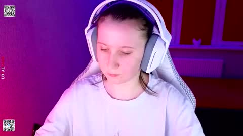 Lola online show from March 13, 5:08 pm