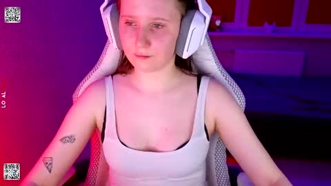 Lola online show from March 30, 4:30 pm