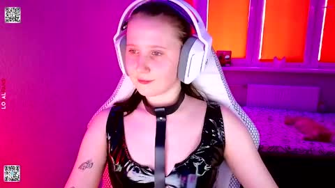 Lola online show from April 8, 11:43 am