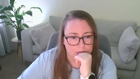 Moon Petal online show from March 6, 6:10 am