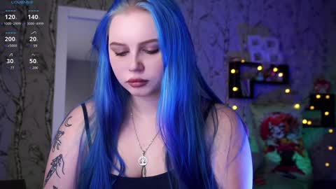 Snapshot of moon_valkyriie chatting on December 11, 10:47 am Emilia online show from December 11, 10:47 am