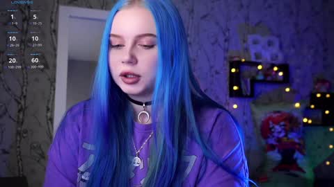 Snapshot of moon_valkyriie chatting on December 12, 10:45 am Emilia online show from December 12, 10:45 am