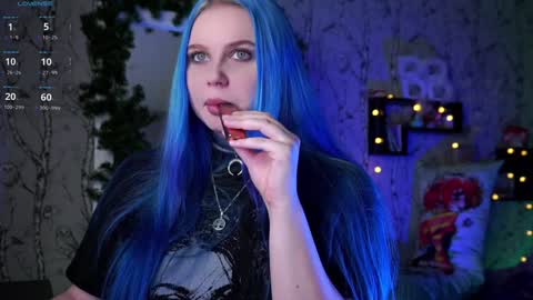 Snapshot of moon_valkyriie chatting on December 22, 10:38 am Emilia online show from December 22, 10:38 am