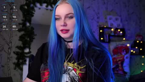 Snapshot of moon_valkyriie chatting on December 25, 10:50 am Emilia online show from December 25, 10:50 am