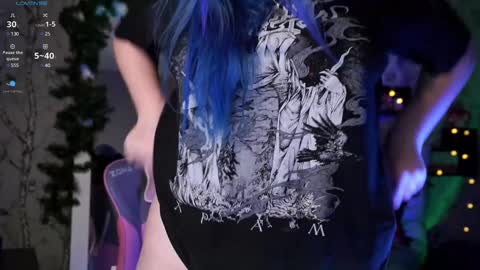 Snapshot of moon_valkyriie chatting on December 27, 1:50 pm Emilia online show from December 27, 1:50 pm