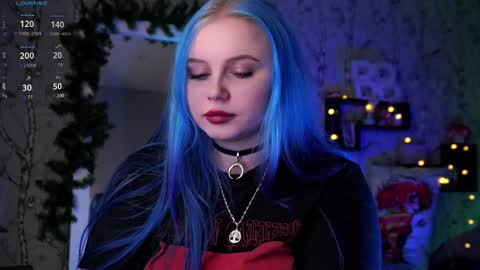 Snapshot of moon_valkyriie chatting on December 28, 10:47 am Emilia online show from December 28, 10:47 am