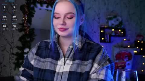 Snapshot of moon_valkyriie chatting on December 30, 10:21 am Emilia online show from December 30, 10:21 am