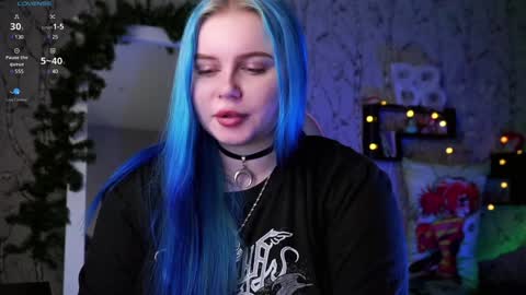 Snapshot of moon_valkyriie chatting on January 20, 4:12 pm Emilia online show from January 20, 4:12 pm