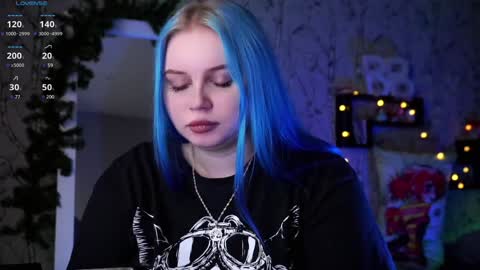 Snapshot of moon_valkyriie chatting on January 22, 1:00 pm Emilia online show from January 22, 1:00 pm