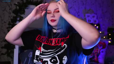 Snapshot of moon_valkyriie chatting on January 27, 8:40 am Emilia online show from January 27, 8:40 am