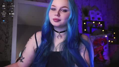 Snapshot of moon_valkyriie chatting on February 3, 12:14 pm Emilia online show from February 3, 12:14 pm