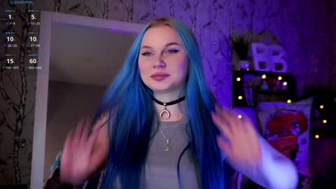 Snapshot of moon_valkyriie chatting on February 5, 9:04 am Emilia online show from February 5, 9:04 am