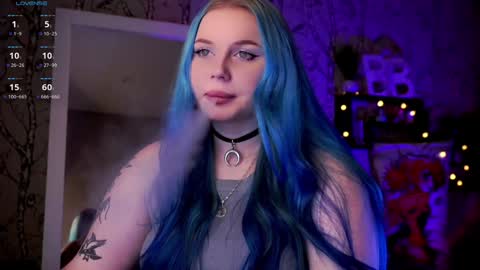 Snapshot of moon_valkyriie chatting on February 6, 12:33 am Emilia online show from February 6, 12:33 am