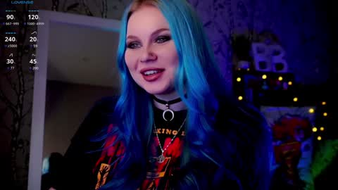 Snapshot of moon_valkyriie chatting on February 7, 9:05 am Emilia online show from February 7, 9:05 am