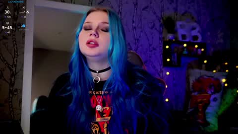 Snapshot of moon_valkyriie chatting on February 7, 3:08 pm Emilia online show from February 7, 3:08 pm