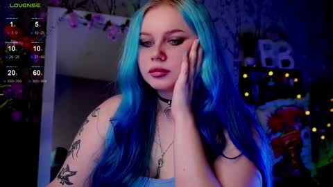 Snapshot of moon_valkyriie chatting on February 13, 7:13 am Emilia online show from February 13, 7:13 am