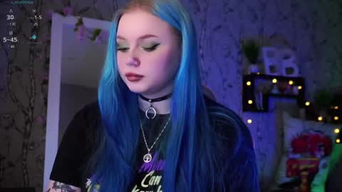 Snapshot of moon_valkyriie chatting on February 20, 10:37 am Emilia online show from February 20, 10:37 am