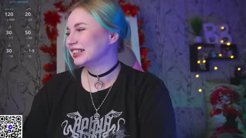 Snapshot of moon_valkyriie chatting on September 9, 12:21 am Emilia online show from September 9, 12:21 am