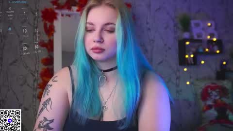 Snapshot of moon_valkyriie chatting on September 10, 10:04 am Emilia online show from September 10, 10:04 am