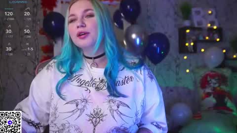 Snapshot of moon_valkyriie chatting on September 11, 6:35 am Emilia online show from September 11, 6:35 am