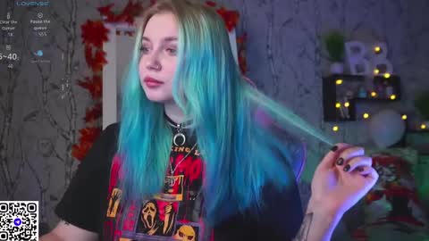 Snapshot of moon_valkyriie chatting on September 12, 9:09 am Emilia online show from September 12, 9:09 am