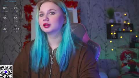 Snapshot of moon_valkyriie chatting on September 15, 9:31 am Emilia online show from September 15, 9:31 am