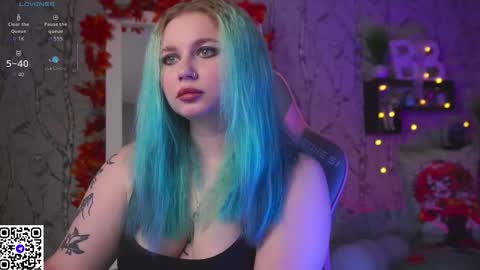 Snapshot of moon_valkyriie chatting on September 18, 9:11 am Emilia online show from September 18, 9:11 am