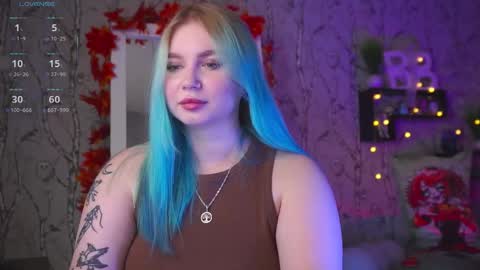 Snapshot of moon_valkyriie chatting on September 19, 8:49 am Emilia online show from September 19, 8:49 am