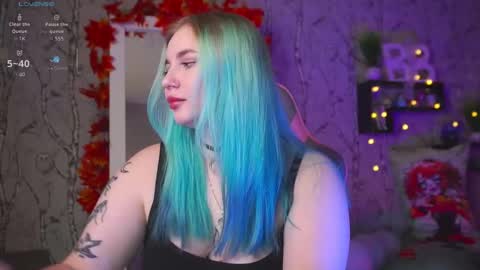 Snapshot of moon_valkyriie chatting on September 21, 9:11 am Emilia online show from September 21, 9:11 am