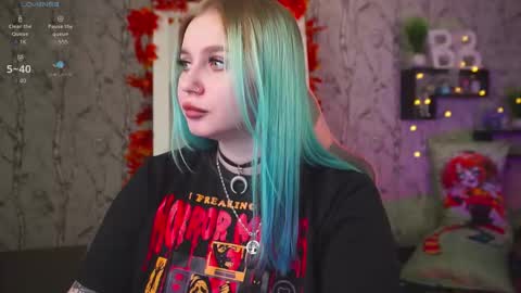 Snapshot of moon_valkyriie chatting on September 30, 8:19 am Emilia online show from September 30, 8:19 am