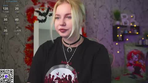 Snapshot of moon_valkyriie chatting on October 30, 11:33 am Emilia online show from October 30, 11:33 am