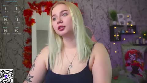 Snapshot of moon_valkyriie chatting on November 12, 7:53 am Emilia online show from November 12, 7:53 am