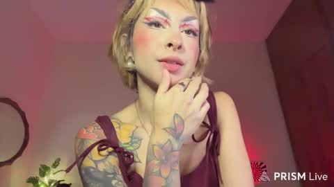 Snapshot of mooncinna chatting on October 4, 8:51 pm Cinna online show from October 4, 8:51 pm