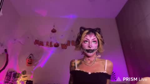 Snapshot of mooncinna chatting on October 24, 11:56 pm Cinna online show from October 24, 11:56 pm