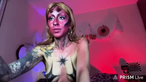 Snapshot of mooncinna chatting on October 28, 9:06 pm Cinna online show from October 28, 9:06 pm