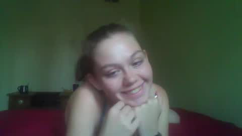 Snapshot of moongoddess16 chatting on December 11, 9:23 pm Anastasia online show from December 11, 9:23 pm