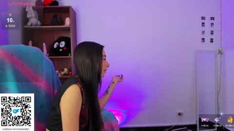 Snapshot of moonlady_ chatting on December 7, 9:11 pm MOON online show from December 7, 9:11 pm