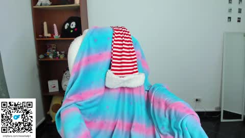 Snapshot of moonlady_ chatting on December 21, 8:32 pm MOON online show from December 21, 8:32 pm