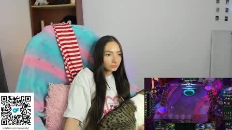 Snapshot of moonlady_ chatting on December 21, 11:34 pm MOON online show from December 21, 11:34 pm