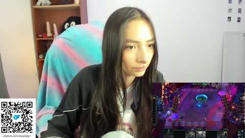 Snapshot of moonlady_ chatting on December 22, 2:39 am MOON online show from December 22, 2:39 am