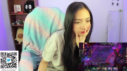 Snapshot of moonlady_ chatting on January 17, 11:07 pm MOON online show from January 17, 11:07 pm